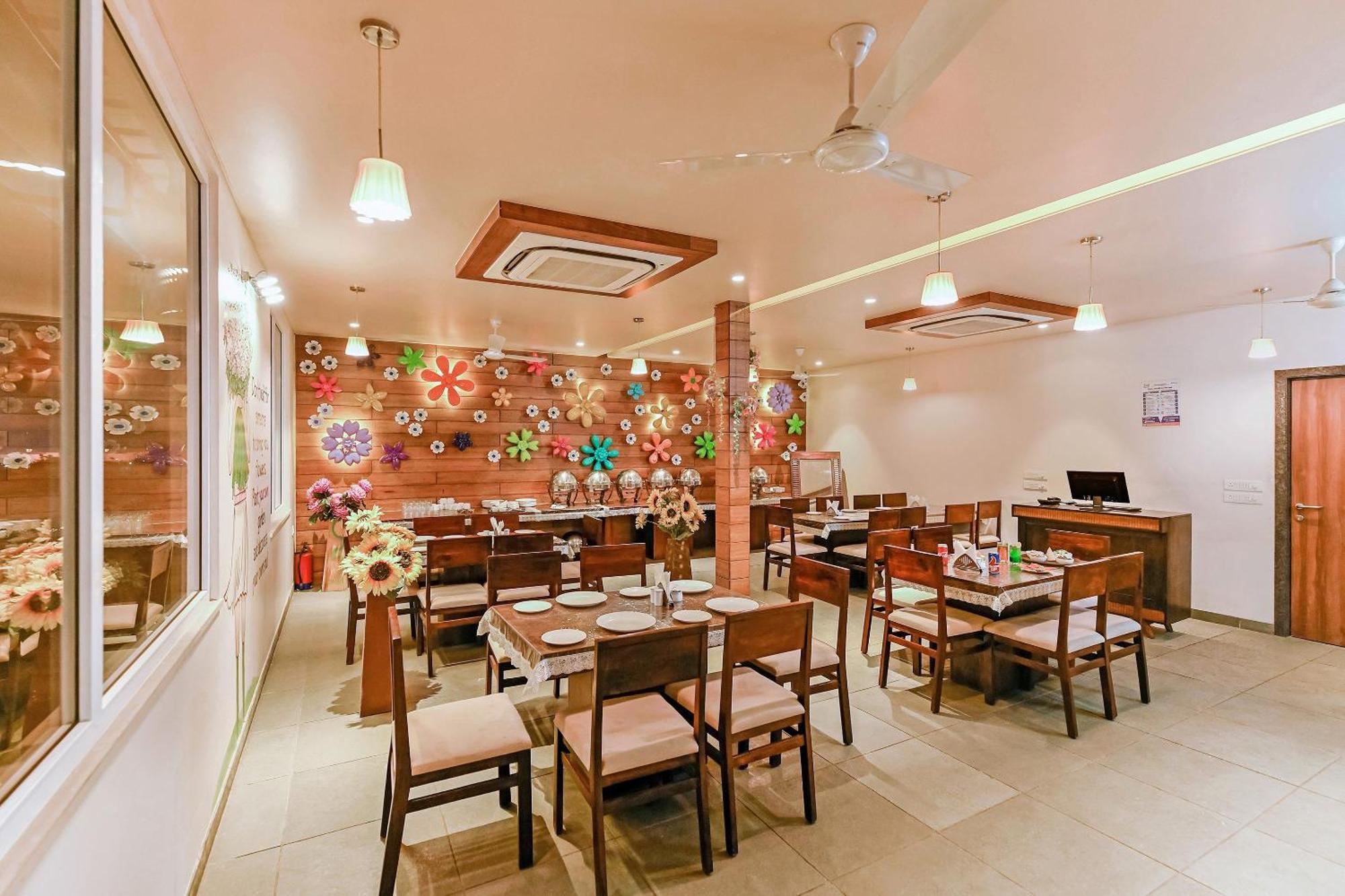 Fleur Hotel Jaipur Exterior photo